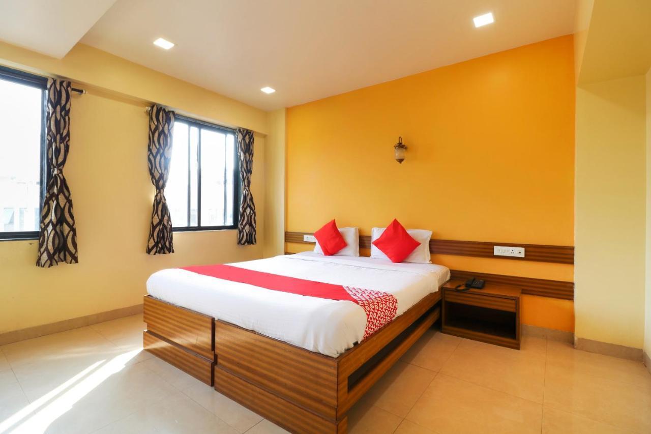 Oyo 10679 Hotel Nanashree Executive Vagholi Exterior photo